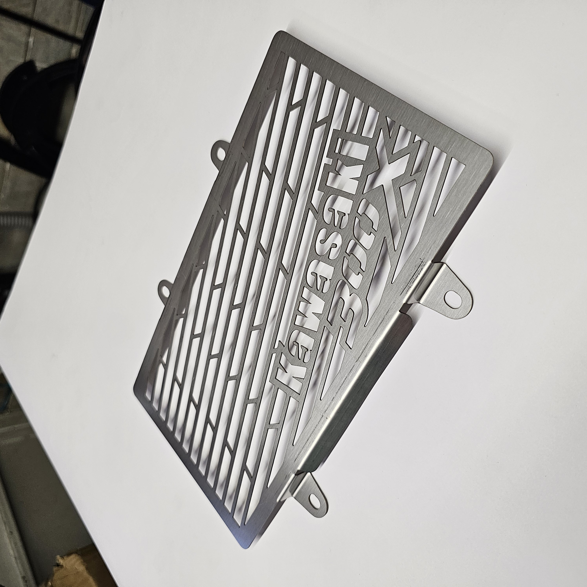 تصویر از محافظ رادیاتور ورسیس