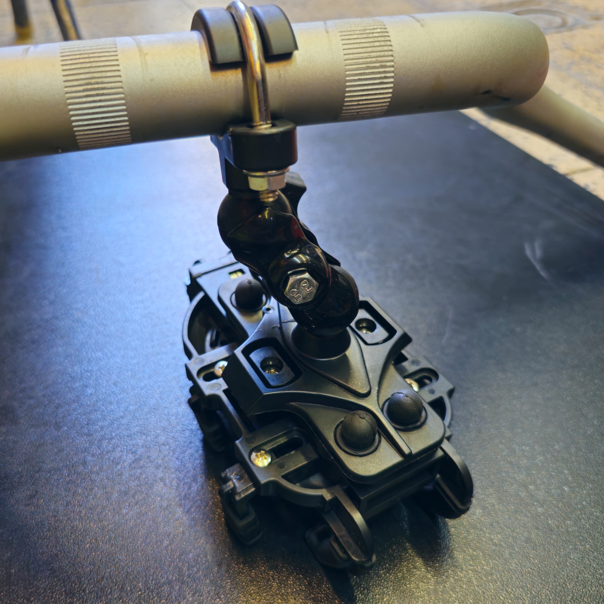 تصویر از هولدر موبایل آنتی شوک دار اقتصادی